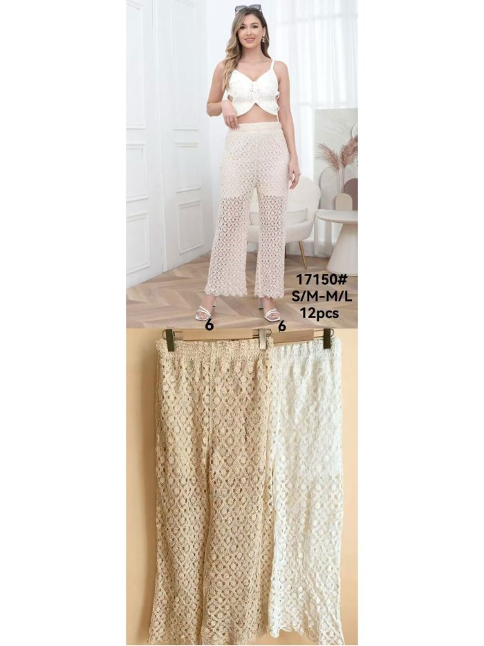 Pantaloni svasati traforati all'uncinetto