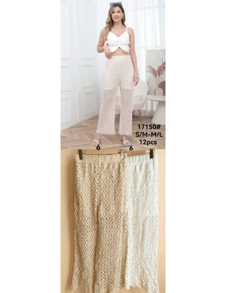 Pantaloni svasati traforati all'uncinetto