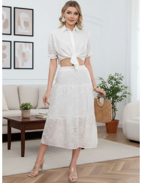 Completo traforato con camicia annodata + gonna midi