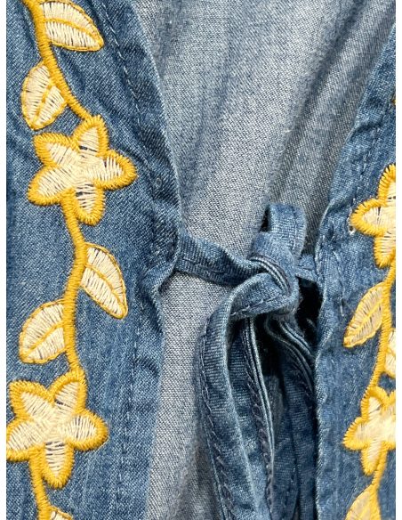 Top denim bordado lazos