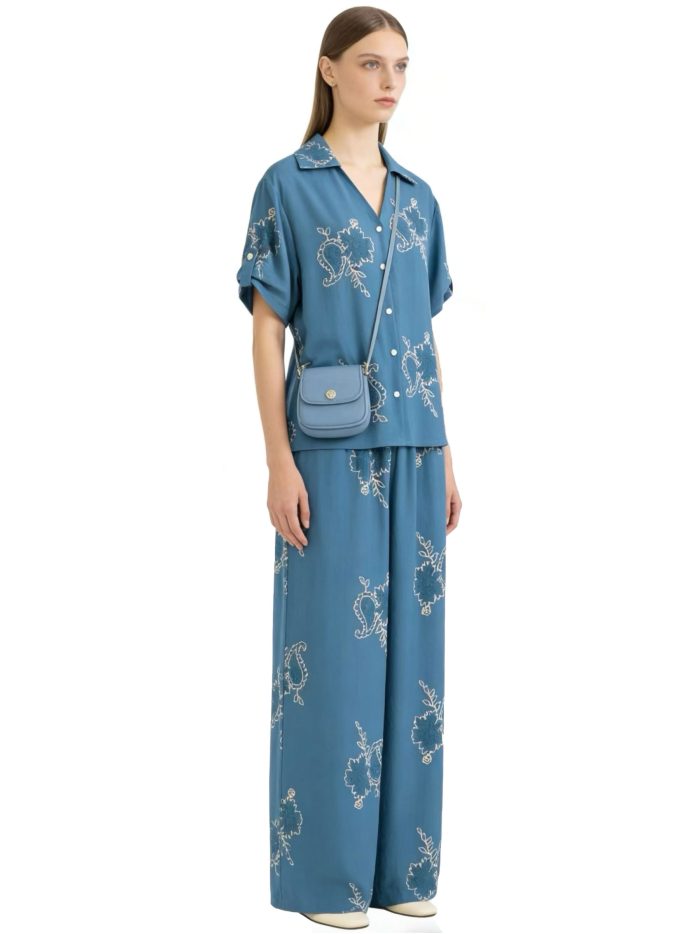 Completo camicia e pantaloni ricamati
