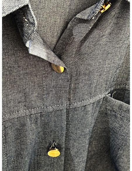 Camisa sin mangas botones dorados