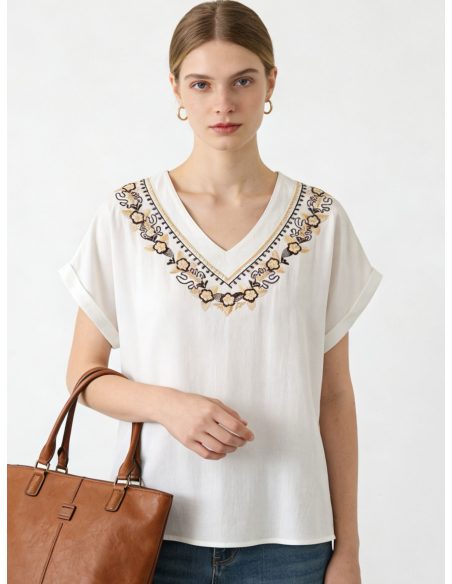 Blusa cuello pico bordado