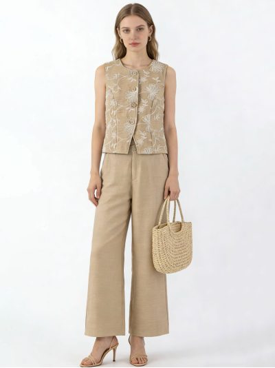 Conjunto de colete e calça bordados