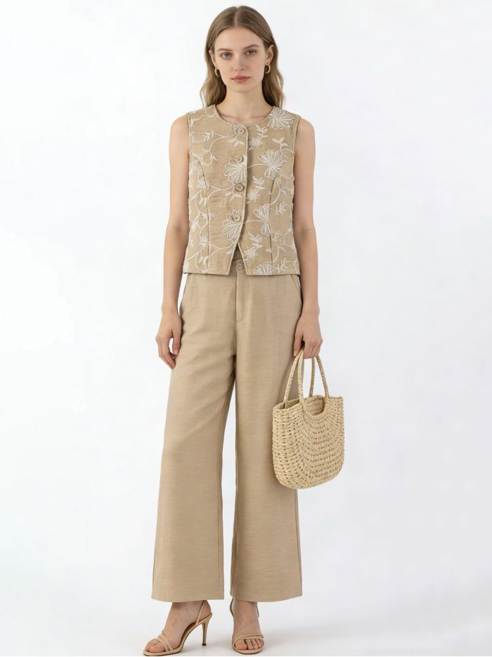 Conjunto de colete e calça bordados