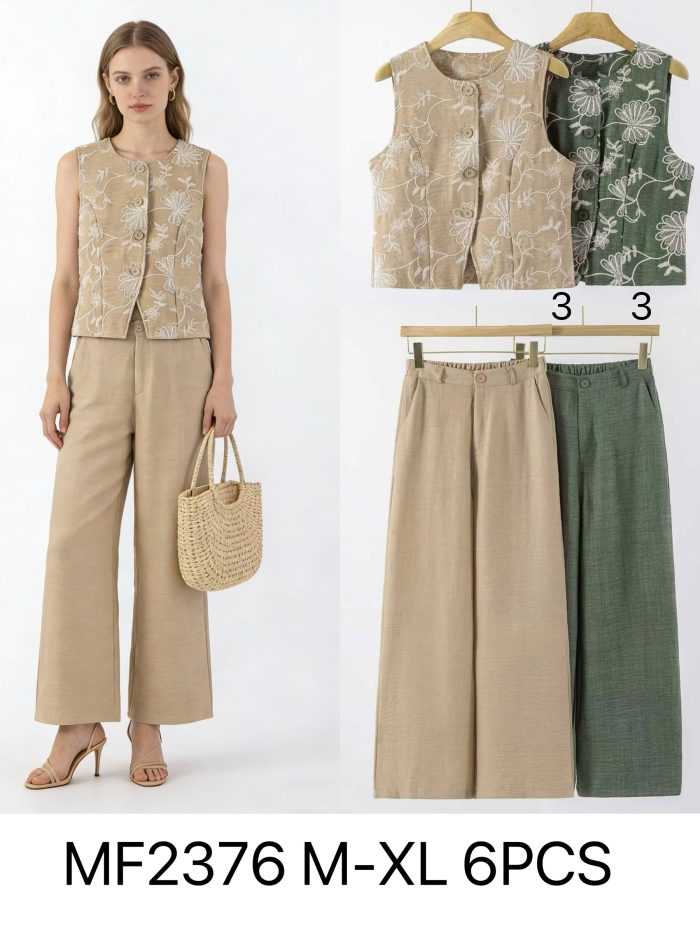 Conjunto de colete e calça bordados