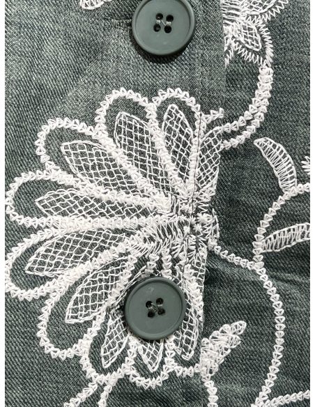 Conjunto de colete e calça bordados