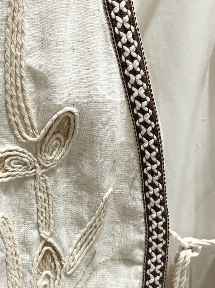 Ensemble gilet et pantalon en lin brodé