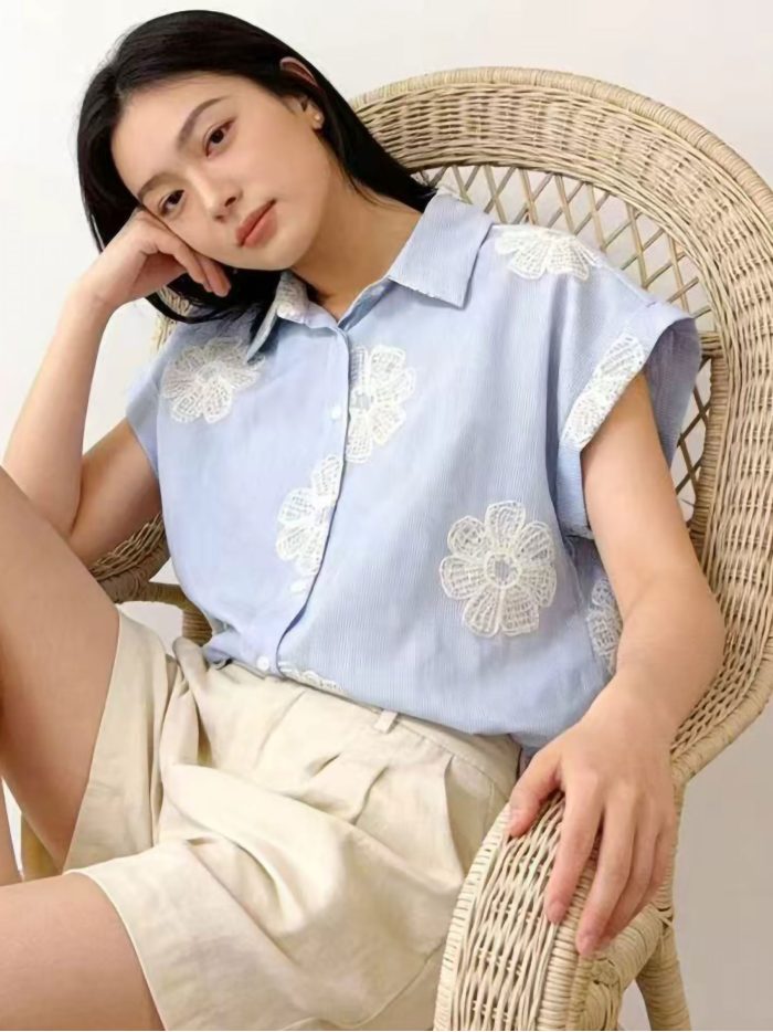 Camisa rayas flores bordadas
