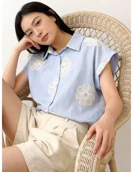 Camisa rayas flores bordadas