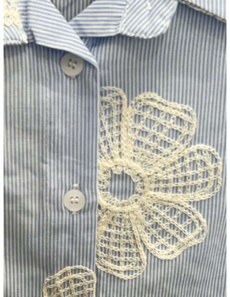 Camisa rayas flores bordadas