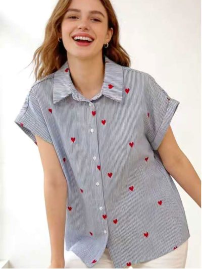 Camisa rayas corazones bordados