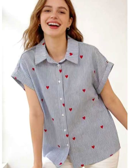 Camisa rayas corazones bordados