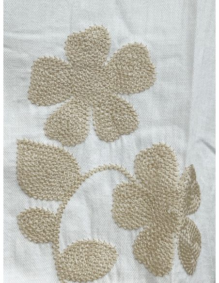 Hemd mit Blumenstickerei