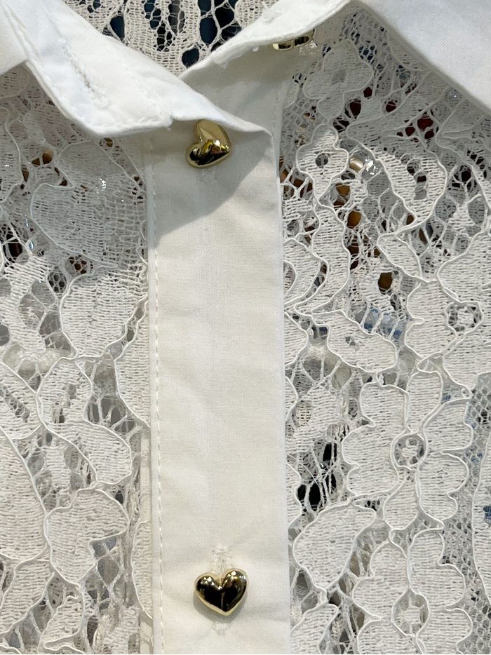 Camisa encaje botones de corazones