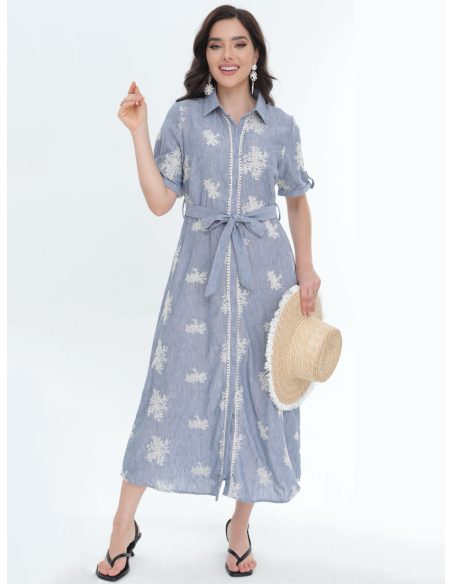 Robe chemise longue avec ceinture brodée