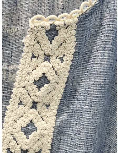 Blusa de renda com mangas amplas