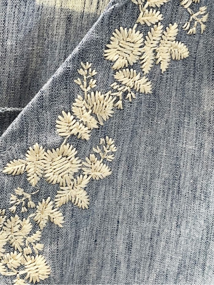 Blusa bordada manga acampanada