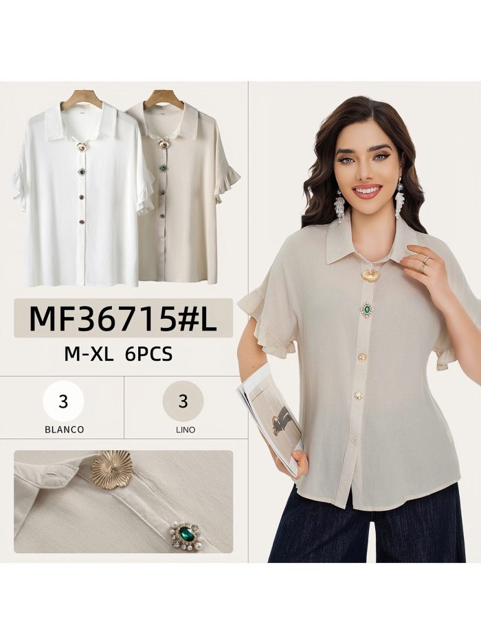 Camisa com mangas bufantes e botões cravejados de joias.