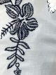 Bluse mit Blumenstickerei und kontrastierender Borte