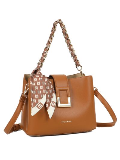 Bolso de mano detalle cadena y pañuelo