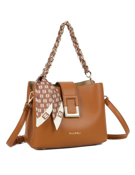 Bolso de mano detalle cadena y pañuelo