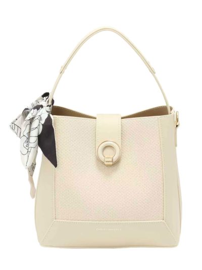 Bolso de mano detalle pañuelo