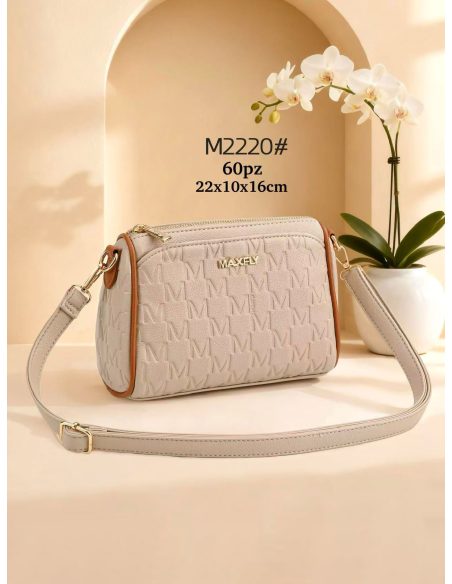 Bolsa de ombro estilo câmera com detalhes em relevo e zíper.