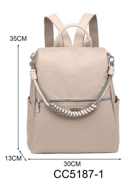 Mochila nylon cremallera y cadena decorativa