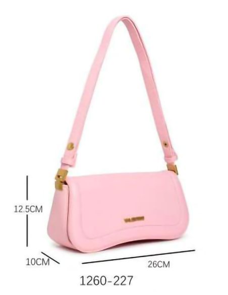 Bolso baguette solapa y herrajes dorados