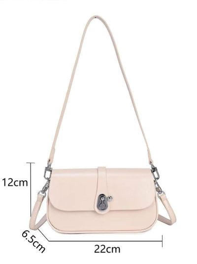 Bolso baguette solapa y cierre metálico