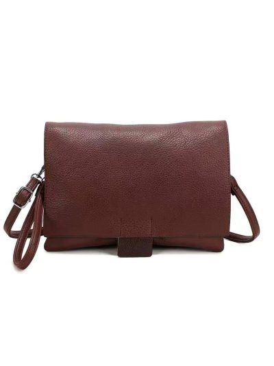 Bolso bandolera minimal con solapa