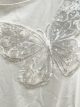 T-shirt con applicazione di farfalla