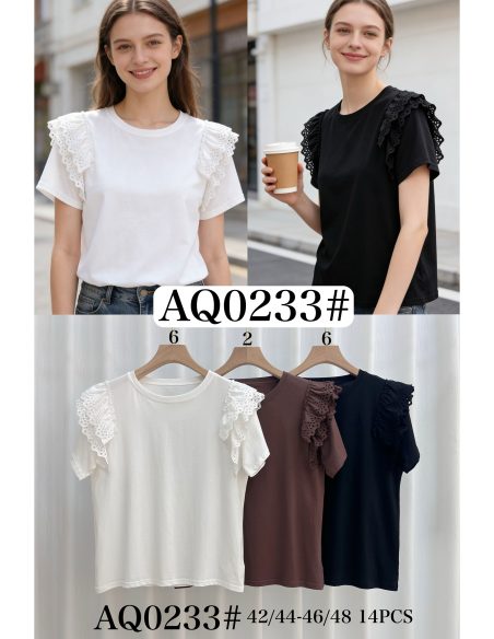 T-shirt con volant in pizzo sulle spalle