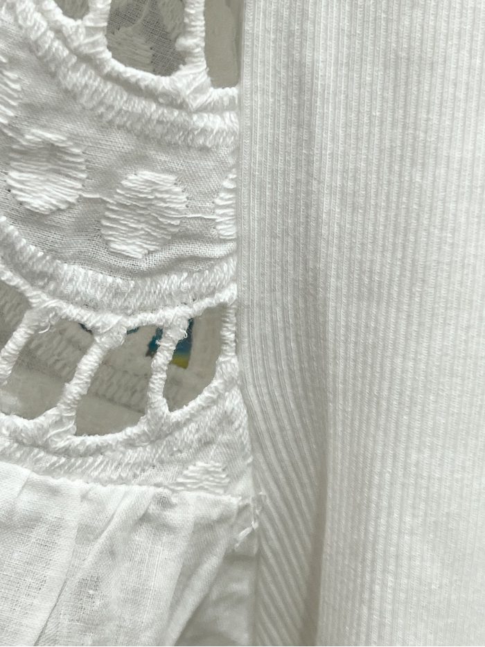 Camiseta mangas de encaje en capas