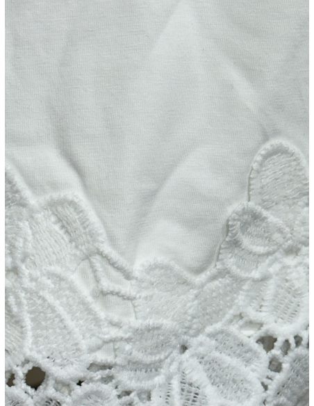 Camiseta encaje en mangas y bajo