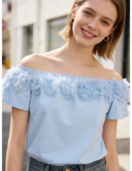 Camiseta hombros descubiertos flores 3d