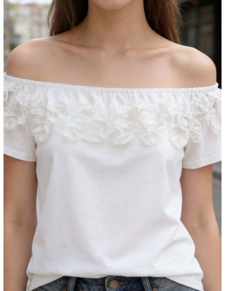 Top in pizzo con scollo Bardot