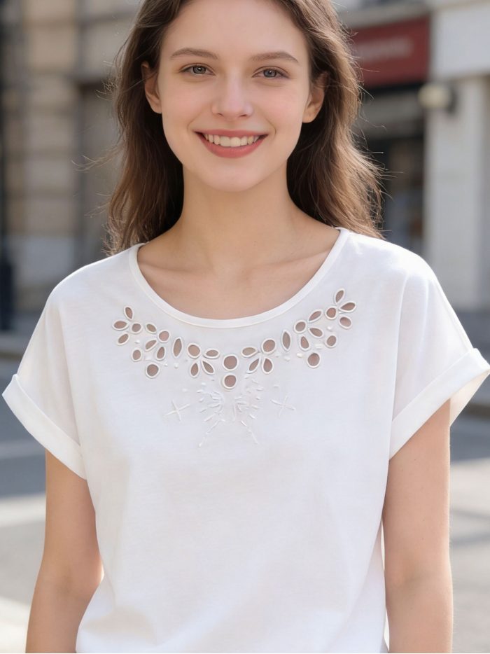 Camiseta calados en escote