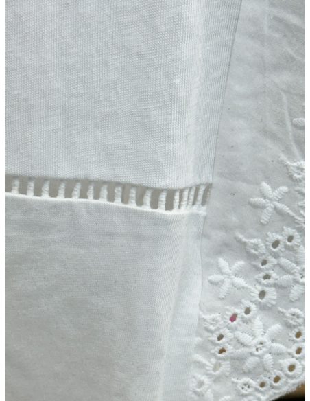 Sleeveless lace yoke top