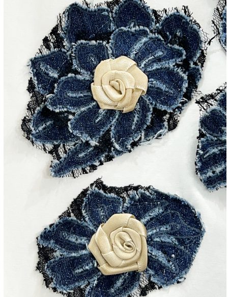 Jeans-T-Shirt mit Blumenmuster