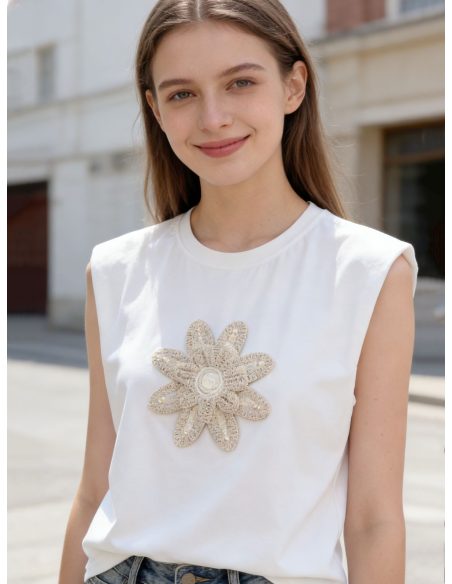 Top flor crochet con perlas