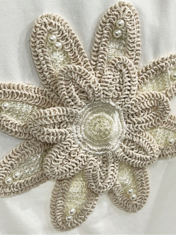 Top flor crochet con perlas