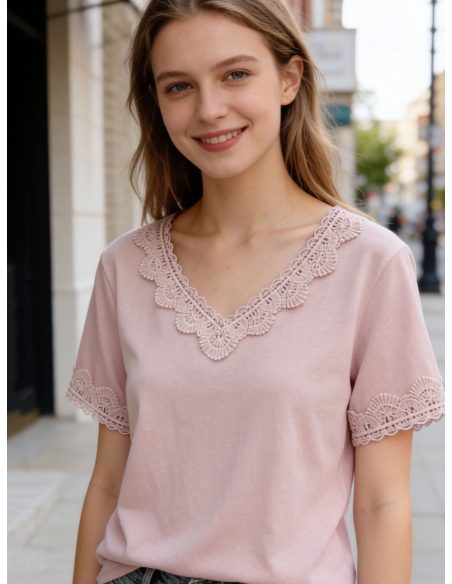 T-shirt à col en V avec bordure en dentelle