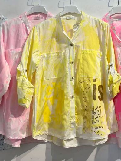 Camisa tie-dye texto