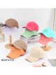 Gorra hojas en relieve en tonos pastel