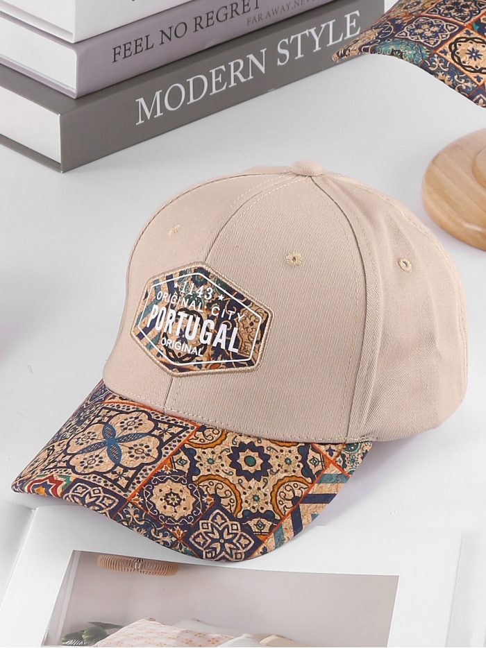 Boné com patch de Portugal e aba em mosaico