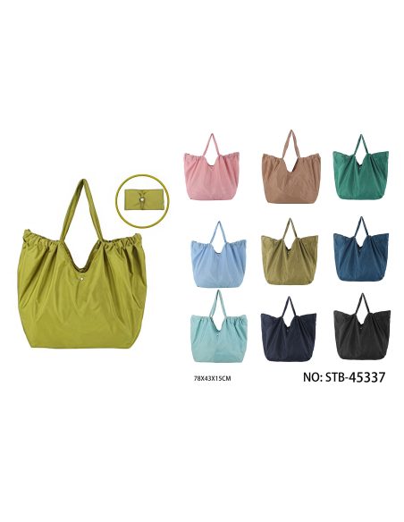 Bolsa maxi dobrável com fecho de botão.