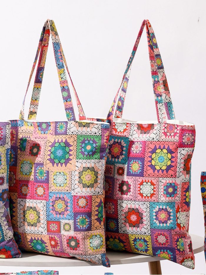 Bolsa de lona colorida com estampa patchwork