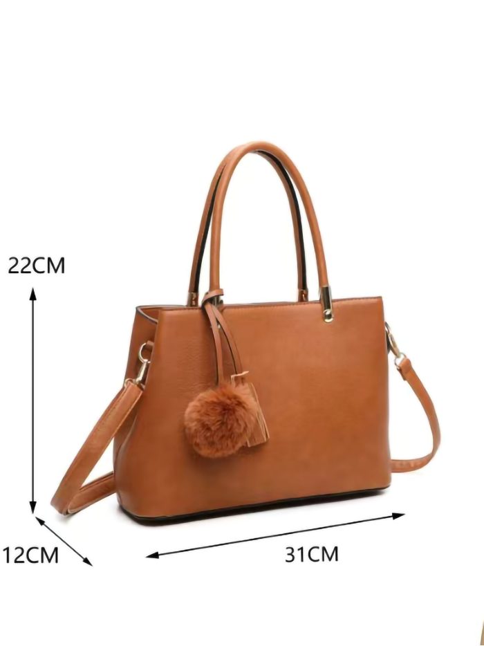 Bolso de mano detalle pompón